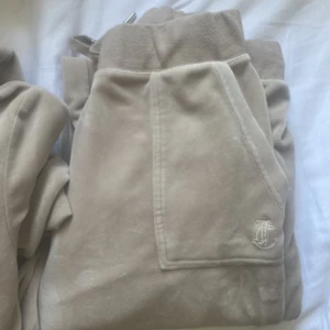 Juicy sett  - Säljer juicy sett helt ny i storlek m men passar mig som har s