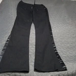 Jeans - Jag säljar min bootcut jeans som är i fin skick storlek 34. Köparen står för frakt. 