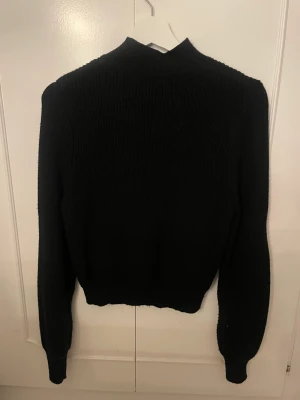 Zara tröja - Stickad zara tröja i bra skick, skriv vid frågor!