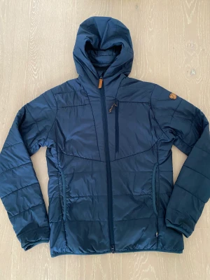 Fjällräven Keb padded hoodie jacket - G-Loft supreme foder. Knappt använd