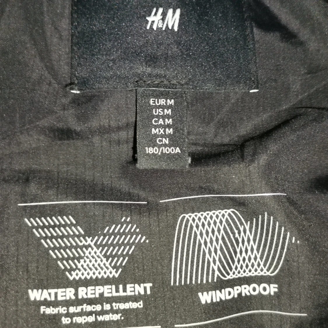 H&M Svart vattentavvisande & vindtät jacka.  - 91