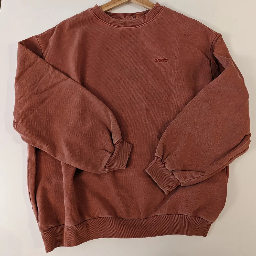 Levi's Vintage Sweatshirt. Size S. It's kind of oversized. Worn just twice. I am not using it so I would rather sell it.  100% cotton.. Hoodies.