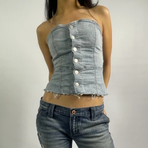 Korsett jeanstopp - 7. "Korsett jeanstopp"  Modellen är 172 cm lång och bär vanligtvis storlek 34/36
