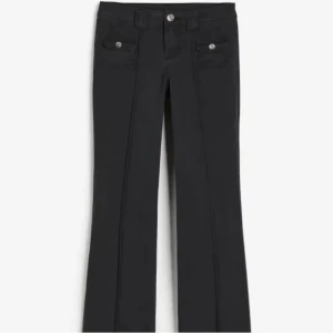 Populära hm byxor  - Säljer dessa eftertraktade och populära hm cargo byxorna, knappt använda, kom med bud.