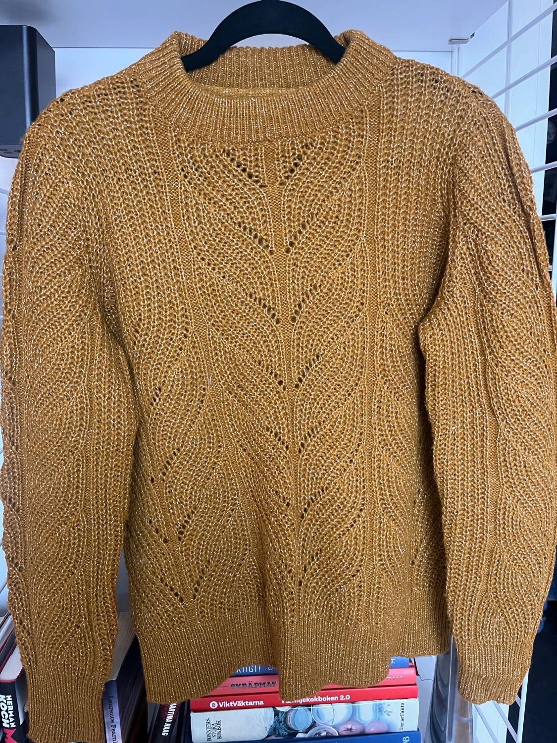 Stickad hösttröja Object