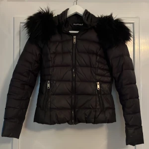 Fin jacka  - Fin (Rockandblue) vinterjacka, sparsamt använd.  (nypris ca 2000:-)