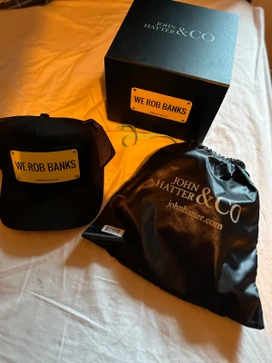 John Hatter & Co keps - Säljer min nya keps helt oanvänd av märket John Hatter & Co, fick den i present köpt för 999kr på hemsidan. Låda dustbag och alla lappar finns kvar
