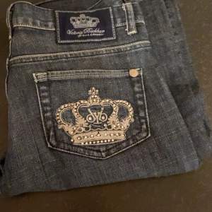 Skit snygga VB jeans, i nyskick fick hem dem idag från en tjej på plick som aldrig använt och tyvärr passade de it så säljer vidare💕Pris kan diskuteras 