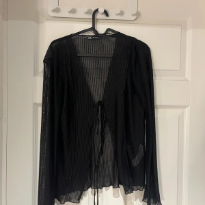 Genomskinlig topp  - Genomskinlig ribbad topp från zara Aldrig använd, bara testad 