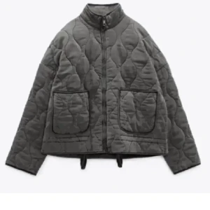 Zara jacka💚 - Inte använd så mycket🩵bara att fråga om fler bilder💙