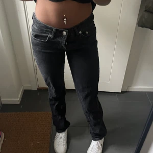 Jeans - Super snygga lågmidjade jeans ifrån lager 157💓