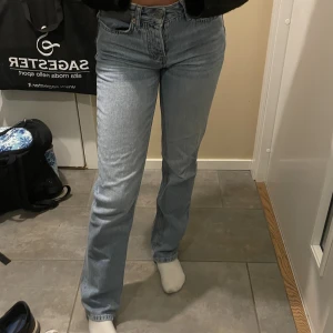 Jeans  - Snygga jeans från lager 157, ordinarie pris 400kr mitt pris 200! Saknar en knapp (av 4a) påverkar inte och syns inte! Har varit så sen jag köpte dom 💓