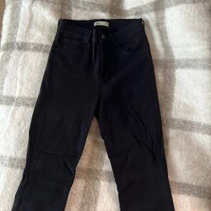 Bootcut Jeans från Gina Tricot. Fint skick. Storlek M. ⭐️ (ordinarie pris, ca 500 kr)
