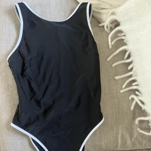 Baddräkt - Oanvänd baddräkt från NAKD. Storlek 36