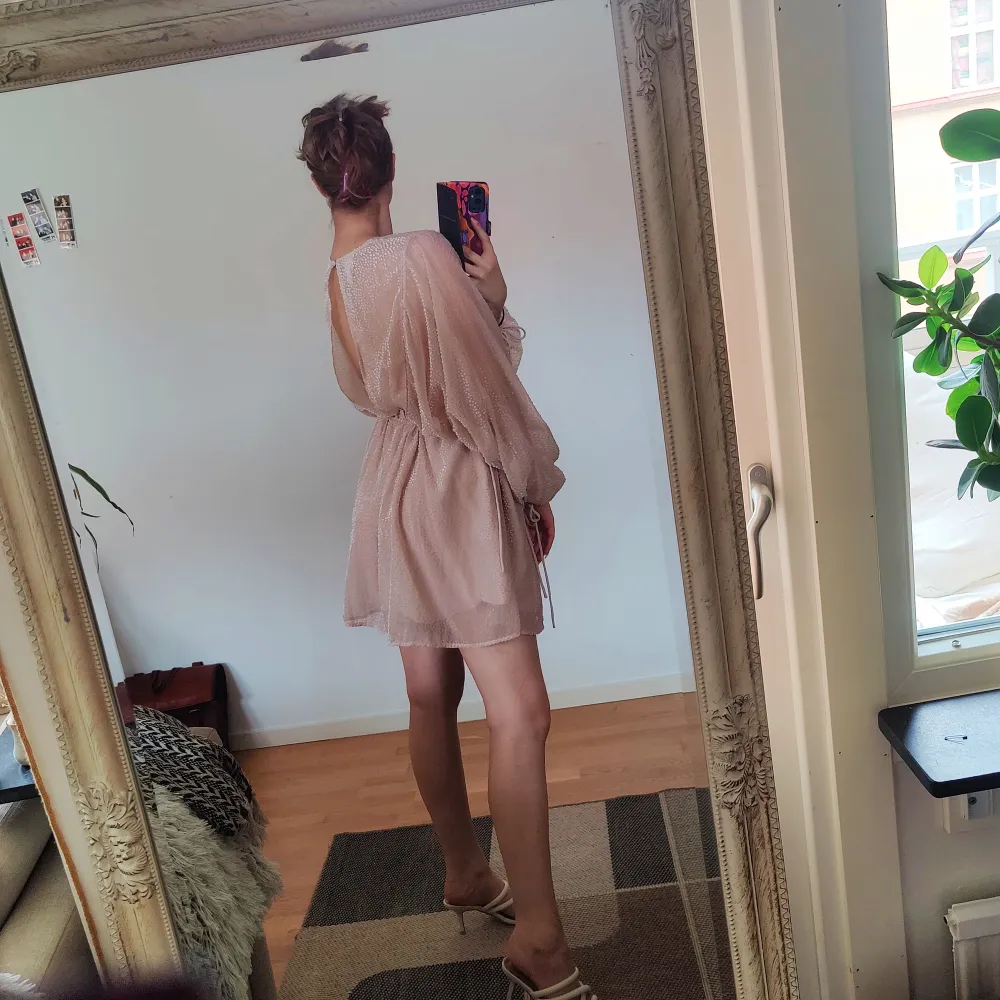 Super söt ljusrosa klänning från H&M I storlek S🌸🌷✨🌺. Klänningar.