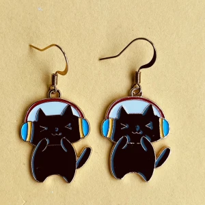 Kattörhängen ☀️ - Nickelfria krokar och fri frakt ☀️