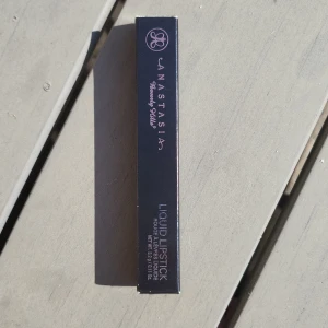 Anastasia liquid lipstick - Helt oanvänt lipstick från Anastasia 🥰.  Färgen 'craft' 👌🏻pris kan diskuteras 💗 Ska sälja för att färgen inte passade mig, men den så fin!