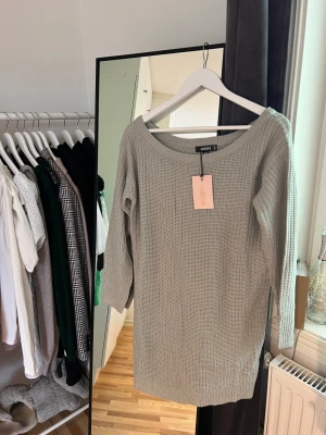 Stickad klänning - Oanvänd stickad klänning från missguided