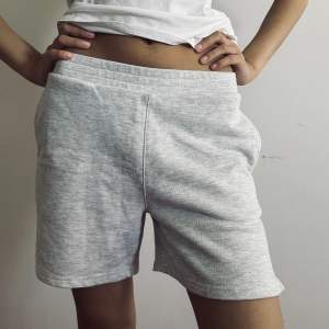 Så mysig mjukis shorts och perfekt nu till sommaren!☺️ Passar även storlek S och är i bra skick! kontakta vid mer bilder👍🏼
