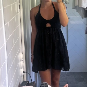 Klänning  - Söt klänning från zara, aldrig använd. Storlek small. 