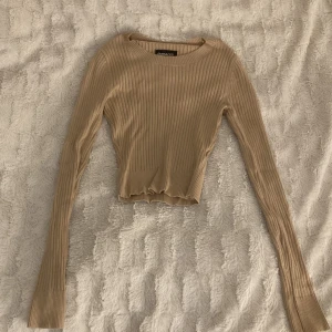 Superskön tröja - Säljer denna supersköna o stretchiga tröja från even & odd, köpt på zalando. Knappt använd.