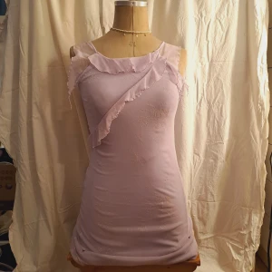 Kort klänning med glitter - Str 146/152 men passar xs-s, kanske m också. Pris är diskuterbart vid snabb affär. 💖 Vid funderingar skicka gärna pm. 😊