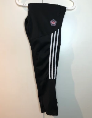 Adidas mjukisbyxor  - - Inte använda, mycket bra skick