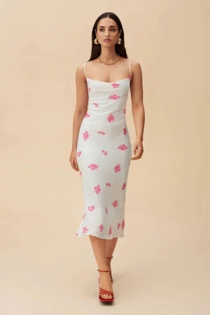 Adoore Klänning Vienna 38 - Adoore Klänning Vienna i storlek 38. Helt ny och oanvänd med lappen på! Slutsåld hos Adoore.