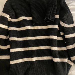 polo tröja - randig polo tröja från gina tricot säljer för att den inte går till använde längre, super mysigt material 