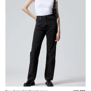 Rowe jeans - Weekday jeans i modellen ”Rowe”, sparsamt använda. I storlek W26 L32