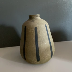 Keramik vad  - Keramik vas köpt på Hjärterum i Borås 