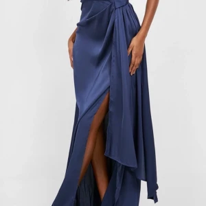 Balklänning  - Jättefin och unik balklänning som aldrig har används💗