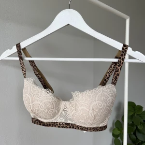 BH intimissimi - Ljus spets med vaddering