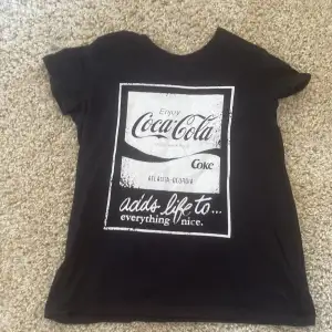 Coca-cola tröja. Ganska tunn t-shirt