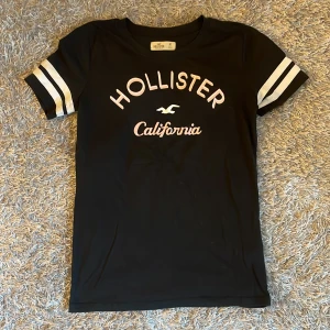 T-shirt - t-shirt från hollister 💗