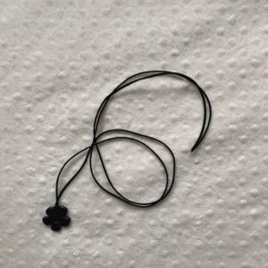 Halsband blomma y2k - Coolt halsband med blomma!💗 pris kan diskuteras🌸