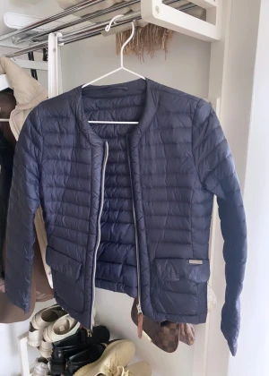 WollRich Dam - Köptes för 2999 SEK på Johnells. Använd 1 gång. Passar vår/höst. Priset kan diskuteras vid snabb affär.