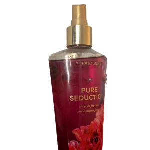 Victoria’s secret bodymist - Victoria’s secret bodymist knappt använd men kork finns ej luktar super gott 150 ml 💕