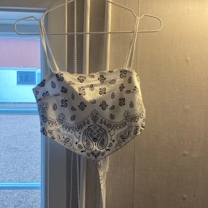 Linne  - Den har typ en triangel på slutet av linnet 