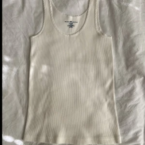 linne - mycket bra skick, använd en gång⭐️ one size men sitter som en xs/s. skicka iväg ett meddelande om du har frågor:)