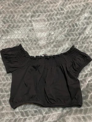 Singoalla topp - Singoalla topp från Gina som aldrig är använd. Strl xs men passar s.