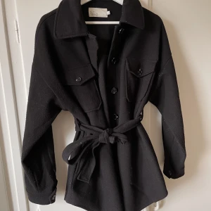 Jacka - Strl 32 men stor och rymlig så passar även 34 & 36 