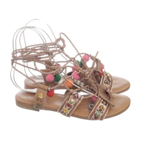 Sandaler - Supercoola sandaler men passar inte mig tyvärr :( förtjänar verkligen att användas!! 💕💕