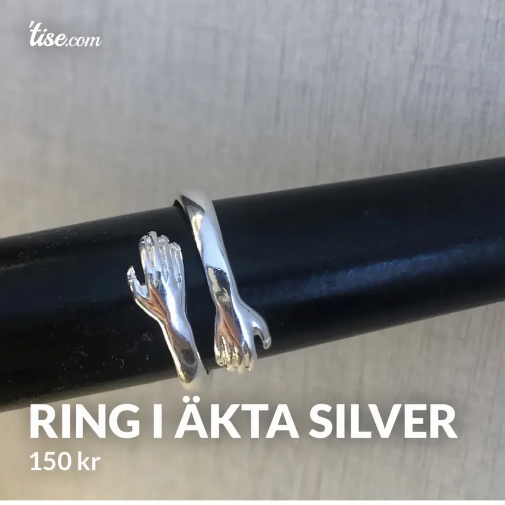 Jätte fin ring i äkta silver kostar 500kr men säljer den för 160kr i äkta silver 925.  Skriv vid intresse. Köparen står för frakten (15kr). 😊. Accessoarer.