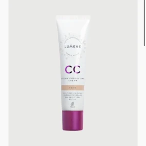 Cc cream ifrån lumene - Cc cream ifrån lumene färgen fair, aldrig använt helt oöppnad org pris 209 men jag säljer för 160kr skriv vid frågor eller egna bildeg