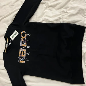 Helt ny svart Kenzo swearshirt - helt ny vart Kenzo sweatshirt i storlek S, passar även M