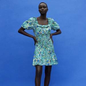 Jättesöt oanvänd klänning från Zara i storlek M 👗💕 nypris 400