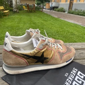 GGDB RUNNING - Sneakers från Golden Goose i bra skick. 