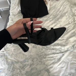 Klackskor - NAKD 37 passar 36 också