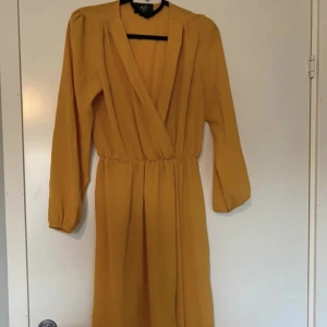 Klänning från Nelly  - Använt 1 gång